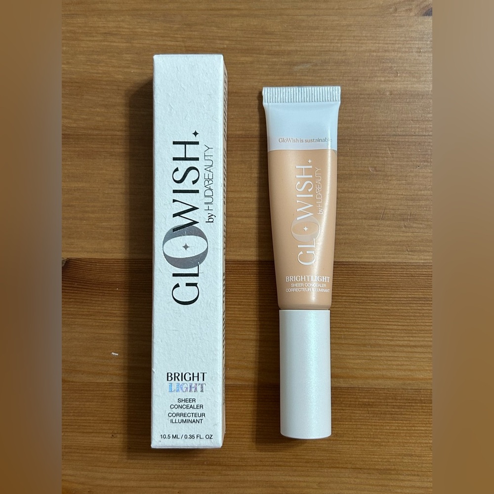 Huda Beauty GloWish Bright Light Hydrating Sheer Vegan Concealer 03 Light